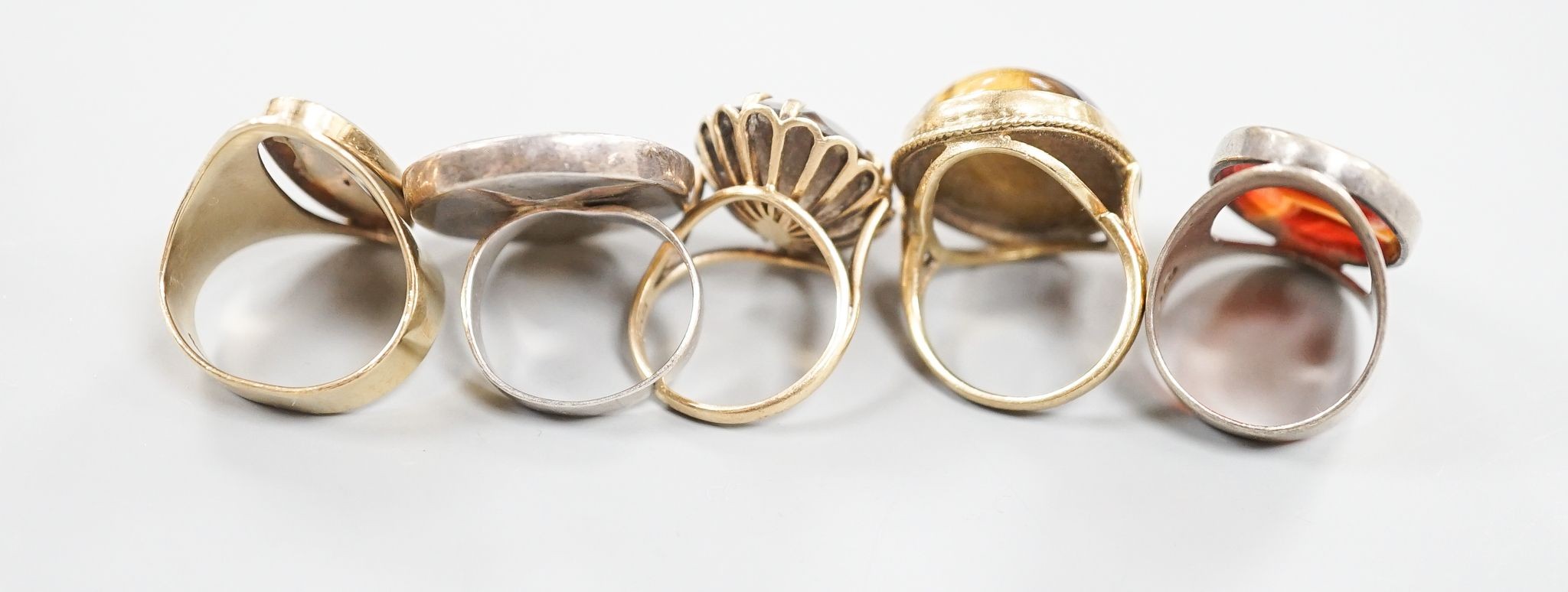 Three assorted 9ct gold and gem set dress rings, including blue john, smoky quartz and tiger's eye quartz, gross 23.9 grams and two white metal and hardstone set dress rings.